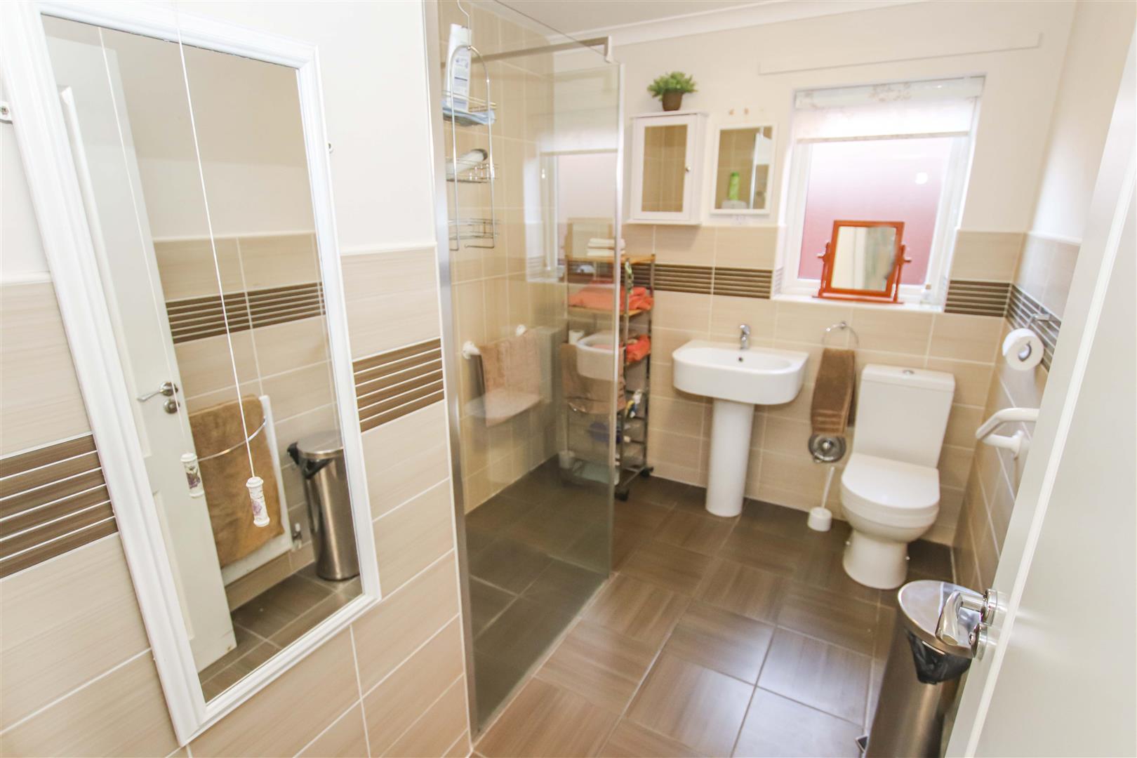 MODERN SHOWER/WET ROOM